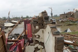 buildings-often-look-like-they-were-blown-up-from-the-inside-after-a-tornado